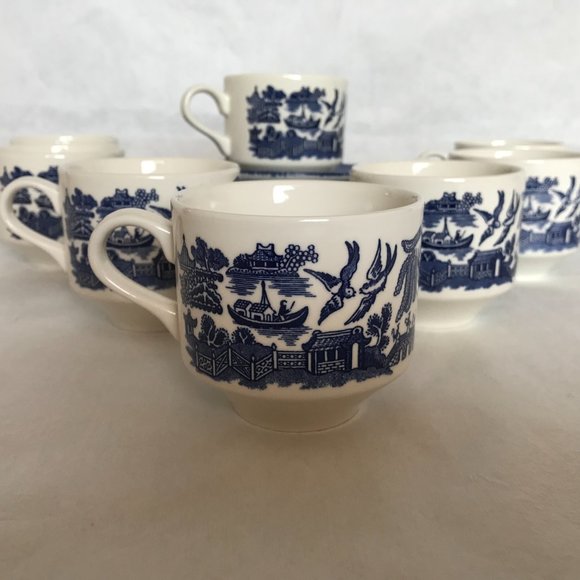 Vintage Blue Willow Bone China Churchill England Cups & Saucers Set - Picture 5 of 13